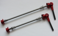 Schnellspanner-Set Alu mit Titanachse und Carbonhebel rot /schwarz 45g