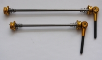 Schnellspanner-Set Alu mit Titanachse und Carbonhebel gold /schwarz 45g