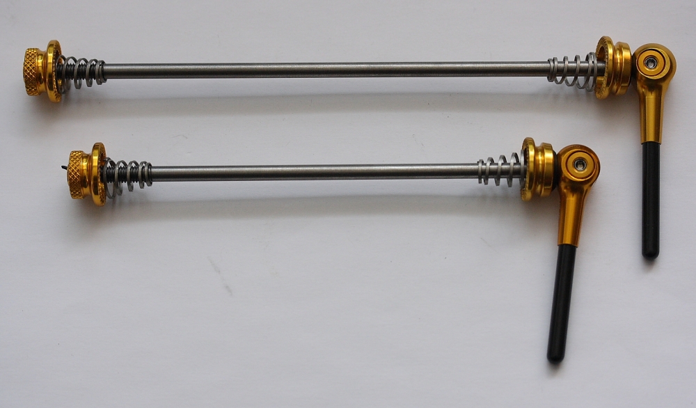 Schnellspanner-Set Alu mit Titanachse und Carbonhebel gold /schwarz 45g